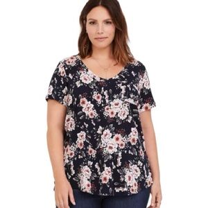 Torrid Pocket Heritage Slub VNeck Short Sleeve Tee Black and Pink Floral Size 4
